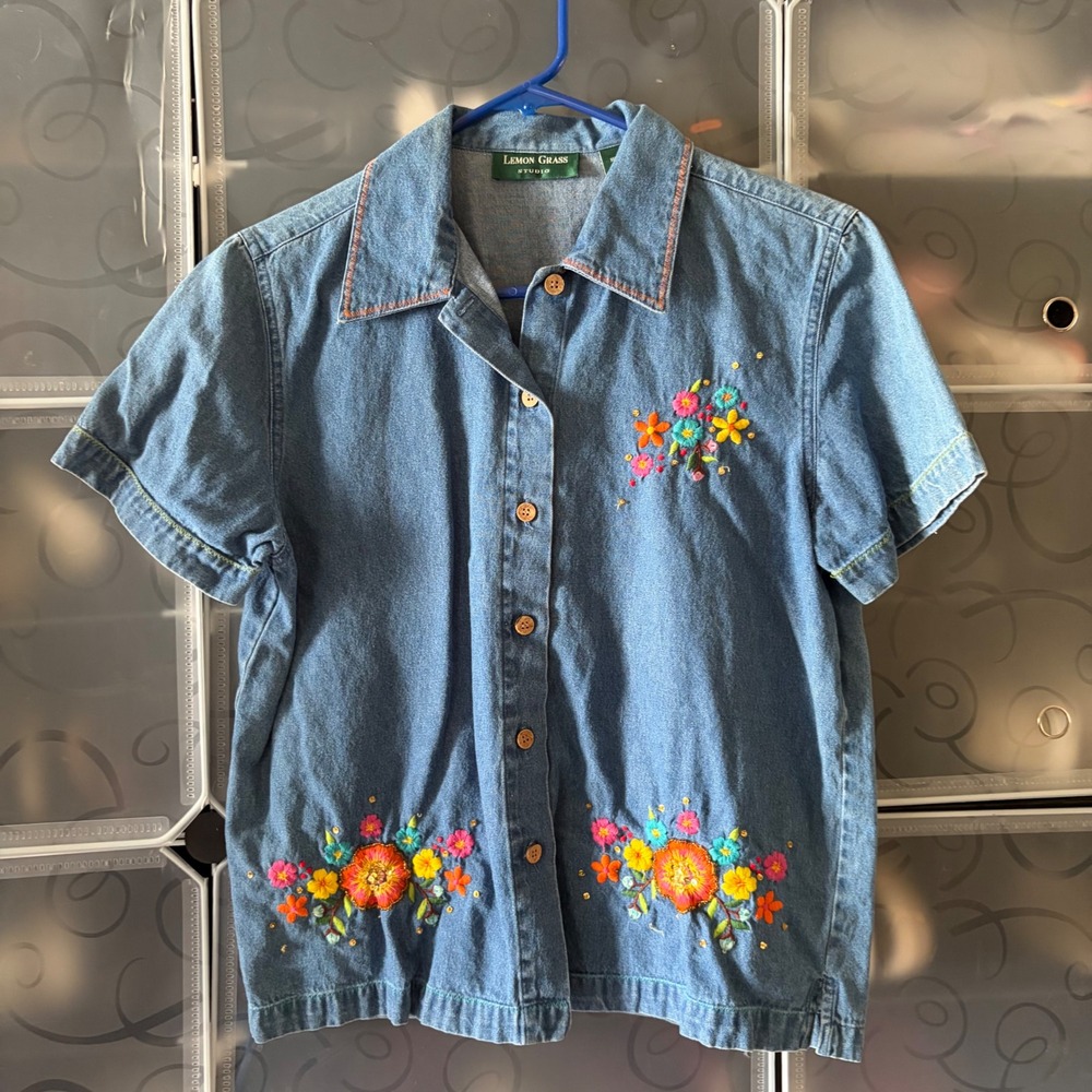 Lemon Grass Studio Floral Embroidered Denim Button Down Shirt Medium Wash Small